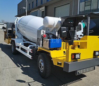 国六重汽王牌搅拌车